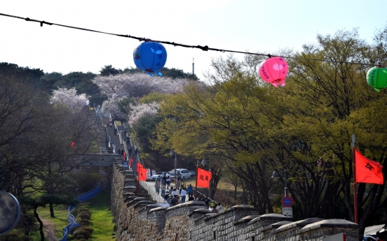 Walking Suwon, a journey that encompasses past and present