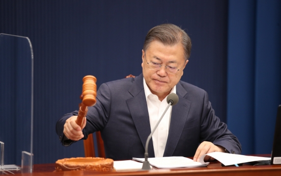 Moon thanks people, medical workers as S. Korea returns to normal life