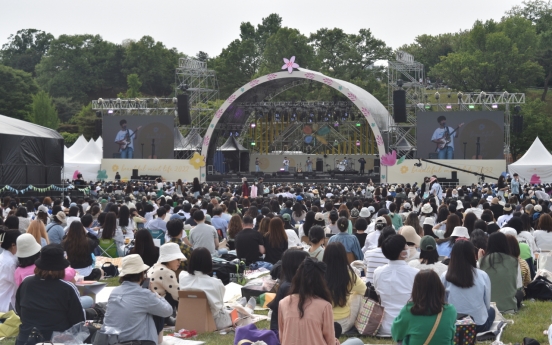 [Herald Review] Beautiful Mint Life 2022 brings festival sing-alongs back to Seoul