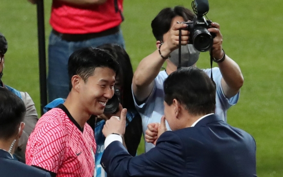 Yoon awards Son Heung-min with highest nat'l honor for sports