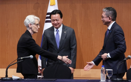 Seoul, Tokyo, Washington announce joint commitment to curb threats from Pyongyang