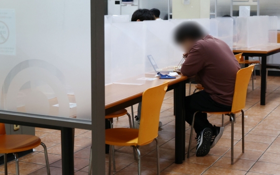 [Photo News] Lone Diner