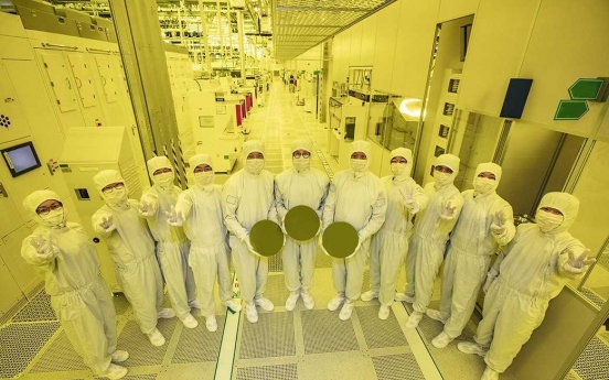 Samsung starts mass production of world’s first 3-nm chips