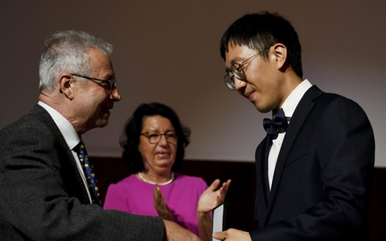 1st person of Korean descent wins Fields Medal