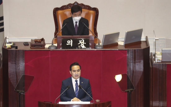 Democratic Party slams Yoon administration for early missteps