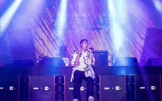[Herald Review] Big names light up stage at ‘Blue Spring Hip-hop Festa’
