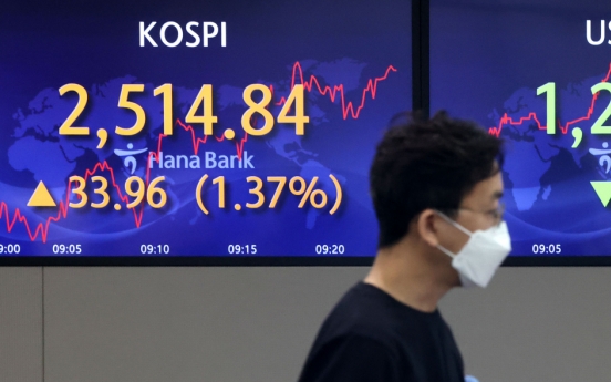 Foreigners become net buyers of S. Korean stocks for 1st time in 6 months in July
