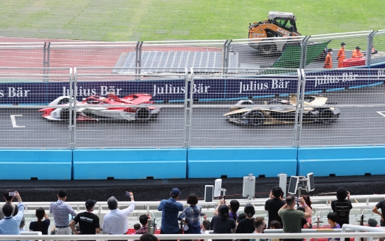 [From the scene] Seoul’s first Formula E race leaves much to be desired