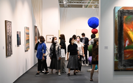 [Feature] ‘Frieze storm’ shakes up Korean art market