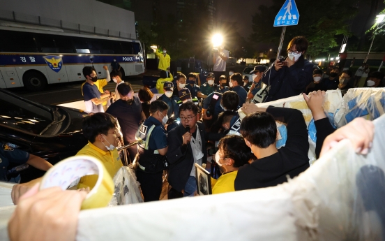Conservative, anti-Japanese groups clash overnight at rally near symbolic peace statue