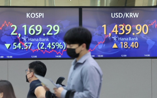 Seoul stocks sink to over 2-year low on recession woes; Korean won at over 13-yr trough
