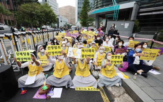 [From the Scene] Memorial for comfort women turns into ground zero of conflict and chaos