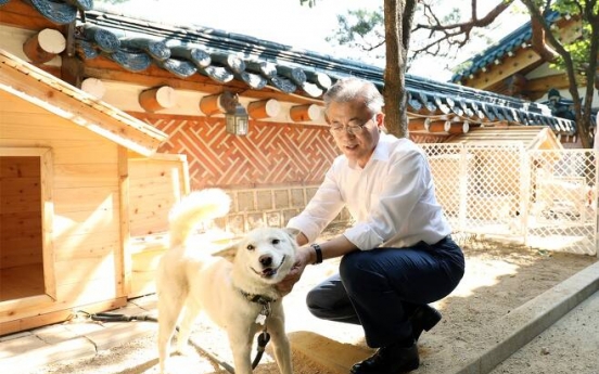 Moon notifies government of intent to return three NK dogs