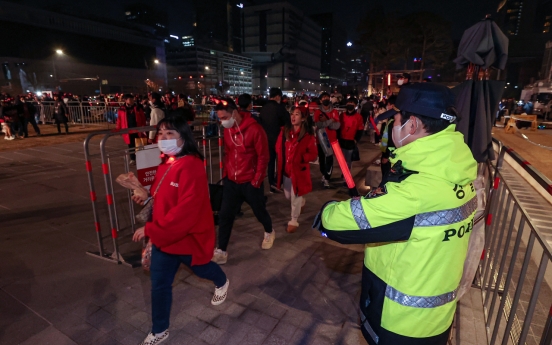[Newsmaker] [Reporter’s Notebook] With boosted safety measures after Itaewon, World Cup screening proceeds without problems
