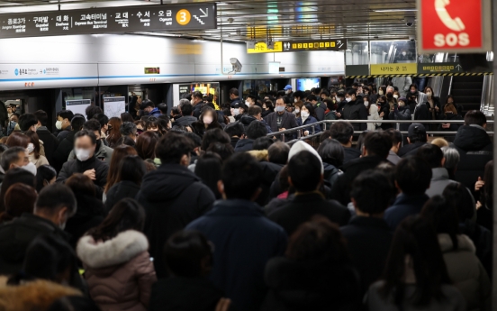 Seoul subway, railway services return to normal as labor union reaches last-minute deal