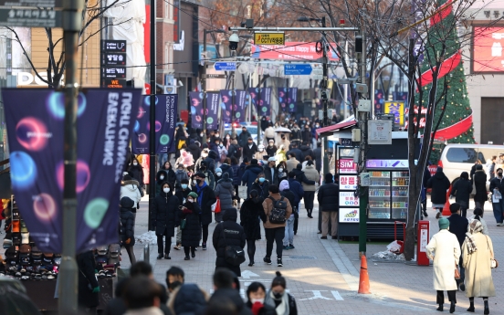 [Photo News] Myeong-dong regains vitality on Christmas Eve