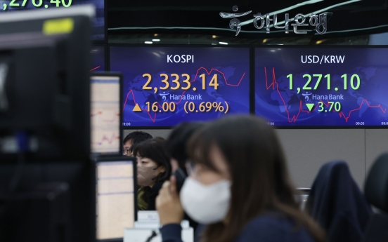 Seoul stocks open higher amid recession woes