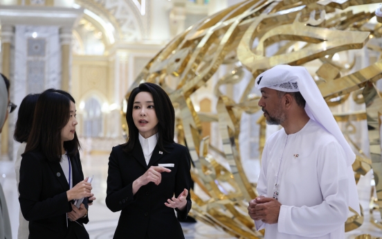 First lady discusses culture with UAE leader's mother, minister