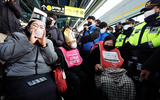 Disability rights group resumes protest after failure to meet with Seoul Mayor