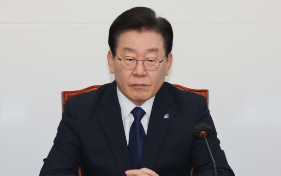 DP leader slams Yoon gov't as 'prosecution dictatorship' over arrest warrant
