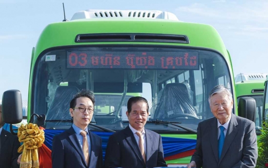 Booyoung donates 200 buses to Phnom Penh