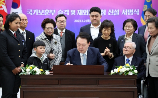 Historic bill-signing signals Yoon's shift on veterans affairs