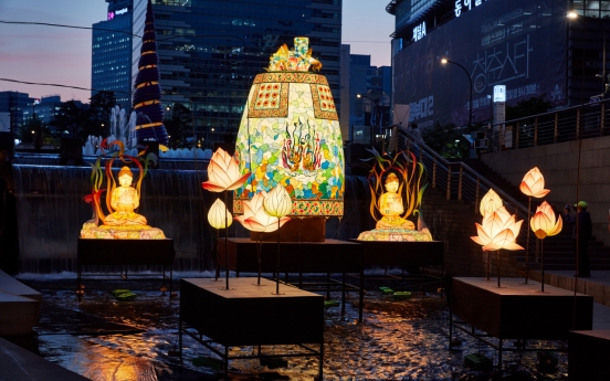 Lotus lantern festival to return full-scale