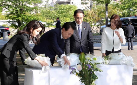 Yoon, Kishida pay respects to Korean victims of Hiroshima atomic bomb