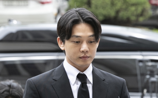 Yoo Ah-in awaits fate as he appears in court for arrest warrant hearing