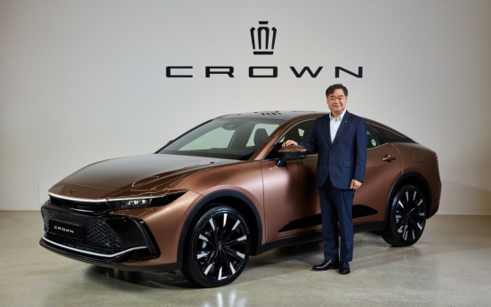 Toyota seeks to win back Korean customers with hybrid Crown