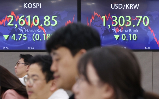 Seoul shares end lower amid rate hike woes