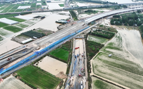 Criticism escalates over authorities' response to tunnel flooding