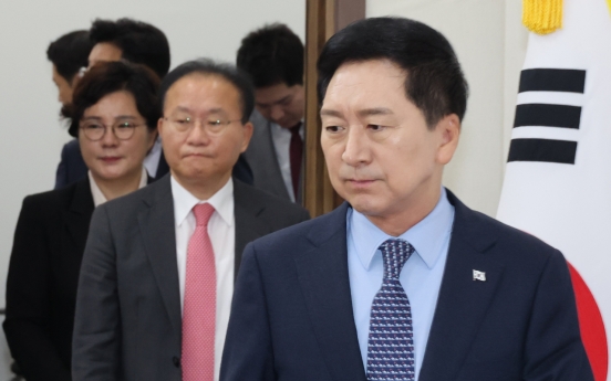 Suspension of ex-chief, Daegu mayor lifted in ruling party's unity drive