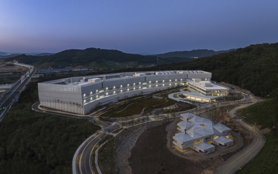 [From the Scene] Naver opens massive data center to boost AI, cloud push
