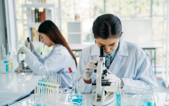 Korean female scientists struggle with highest gender barrier in world
