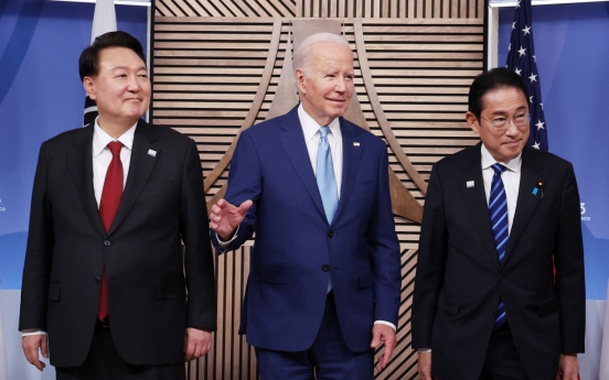 S. Korea hopes to host 3-way summit with US, Japan: Yoon's office