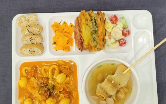 [Weekender] [K-School] From lobster to rose tteokbokki, Korean school food continues to evolve