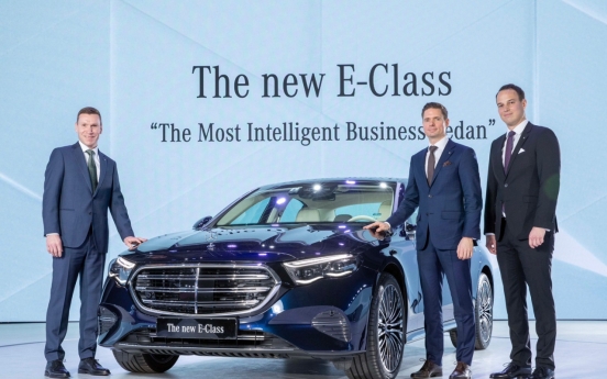 Mercedes-Benz debuts new E-Class, taking cue from Korean drivers