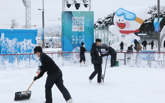 Snow disrupts Youth Olympics in Gangwon; Cold wave alert issued in Seoul