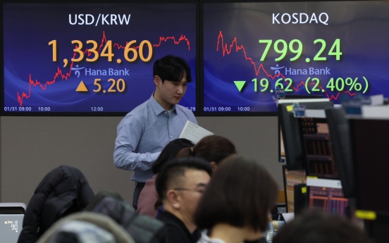 Seoul shares fall as chipmakers weighed down after Samsung Electronics earnings
