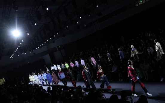 Kwak Hyun-joo puts kaleidoscope of colors on runway