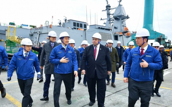 US Navy secretary scouts Korean shipbuilders for fleet support
