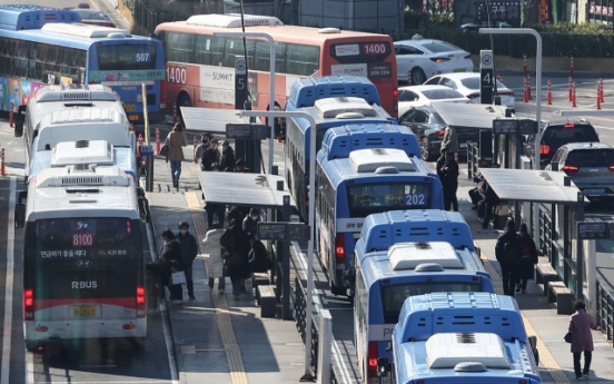 Seoul's bus union votes to strike over wage