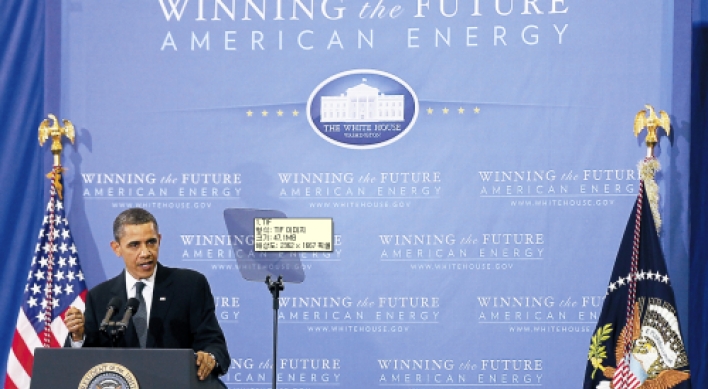 Obama sets ambitious goal to cut oil imports