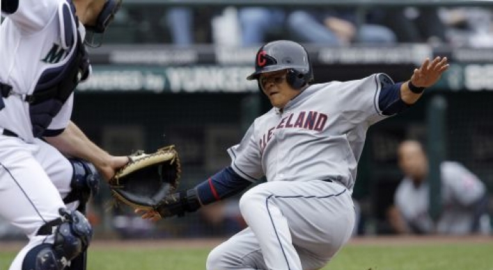 Indians win 7th straight, off to best start since 2002