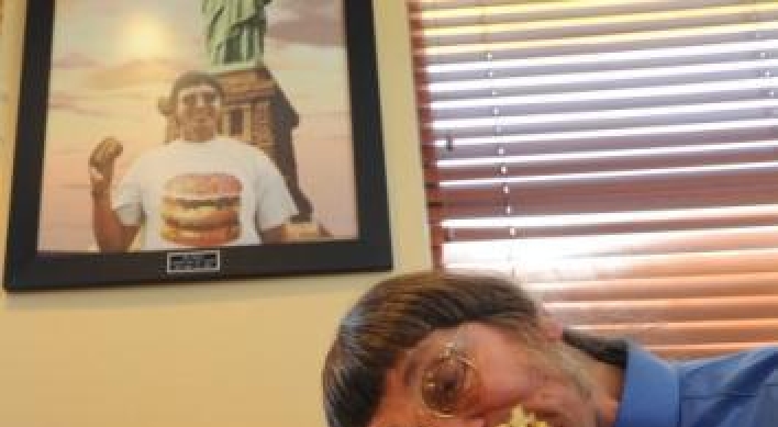 Man eats 25,000th Big Mac, 39 years after his 1st