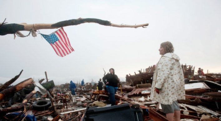 Rescuers seek survivors of U.S. tornado