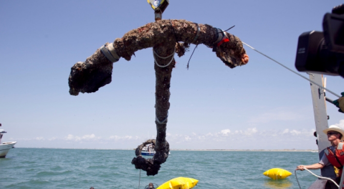 Blackbeard's anchor recovered off US coast