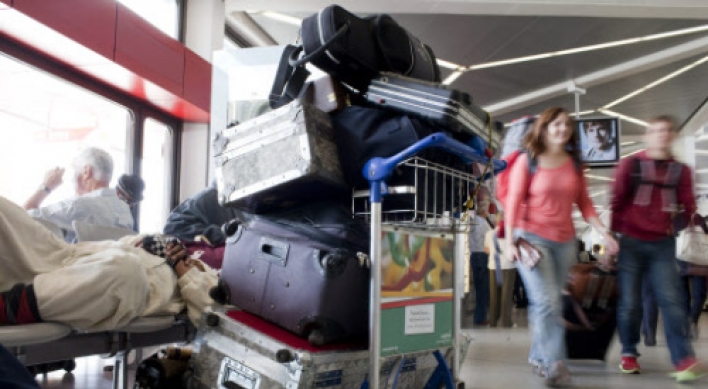 Thief hides in suitcase to steal bags in Spanish airport bus