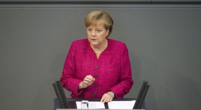 Merkel wants bank aid for Greece debt